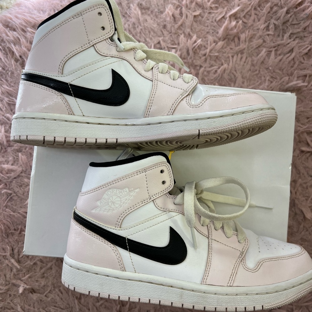 Women’s Air Jordan 1 MID
